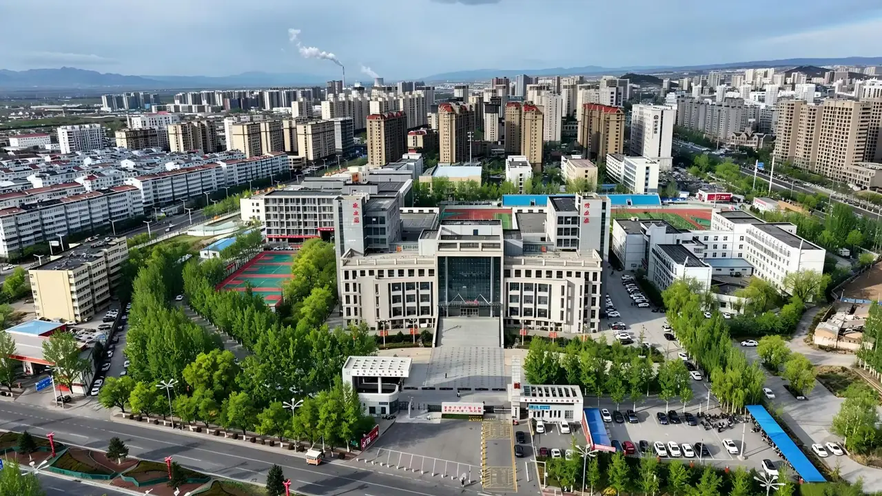 Кампус и учебная среда: Чжанцзякоуский профессиональный колледж прикладных технологий