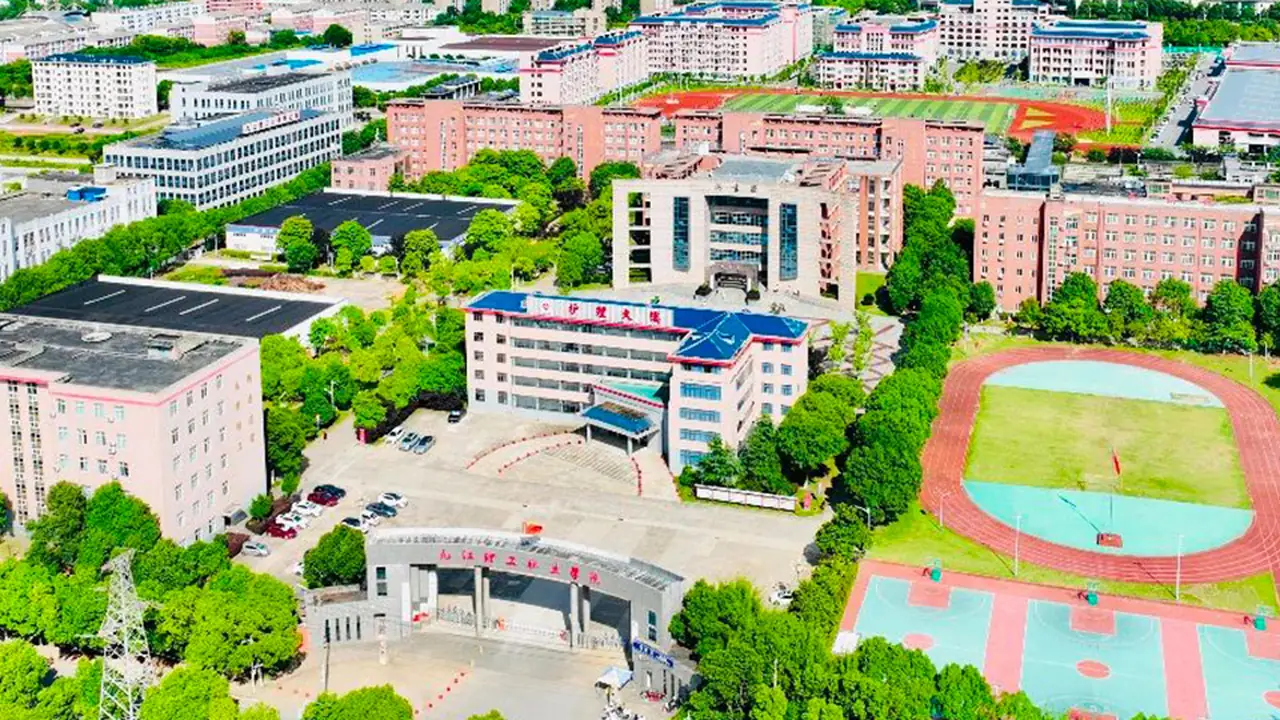 Кампус и учебная среда: Цзюцзянский политехнический колледж