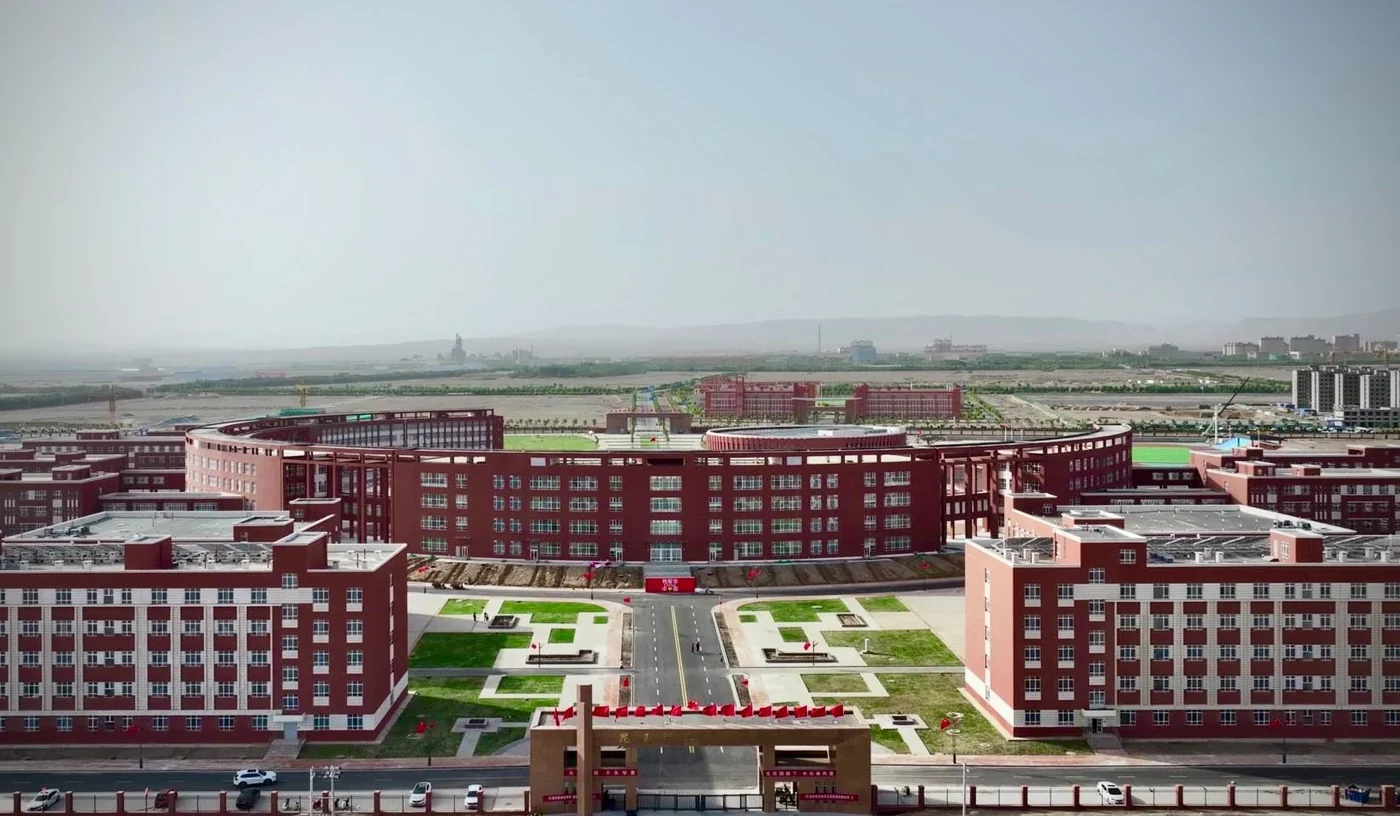 Панорама учебных корпусов колледжа Куньюй
