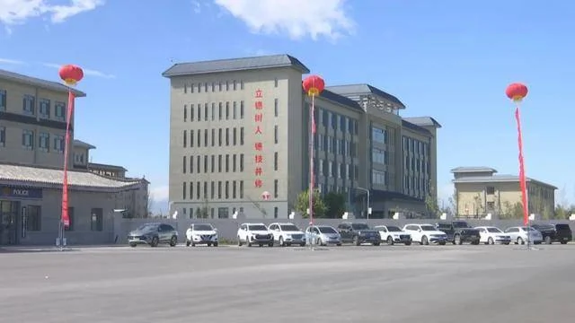 Корпус колледжа Шуанхэ на снимке из репортажа о приезде студентов в сентябре 2025 года